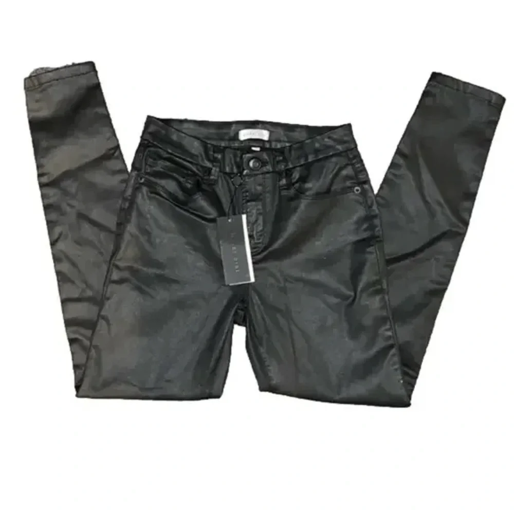 NWT Gianni Bini Black Patent Skinny mid rise Jean/pant new with tags. - Picture 3 of 13